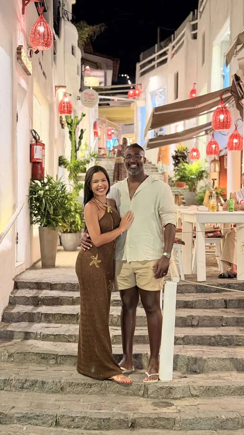 Casal aproveita uma noite em Pipa
